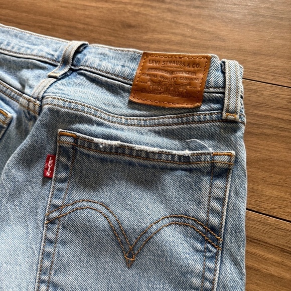 Levi’s | 24 Wedgie Fit Straight Jeans – Light Blue Wash - Picture 5 of 10